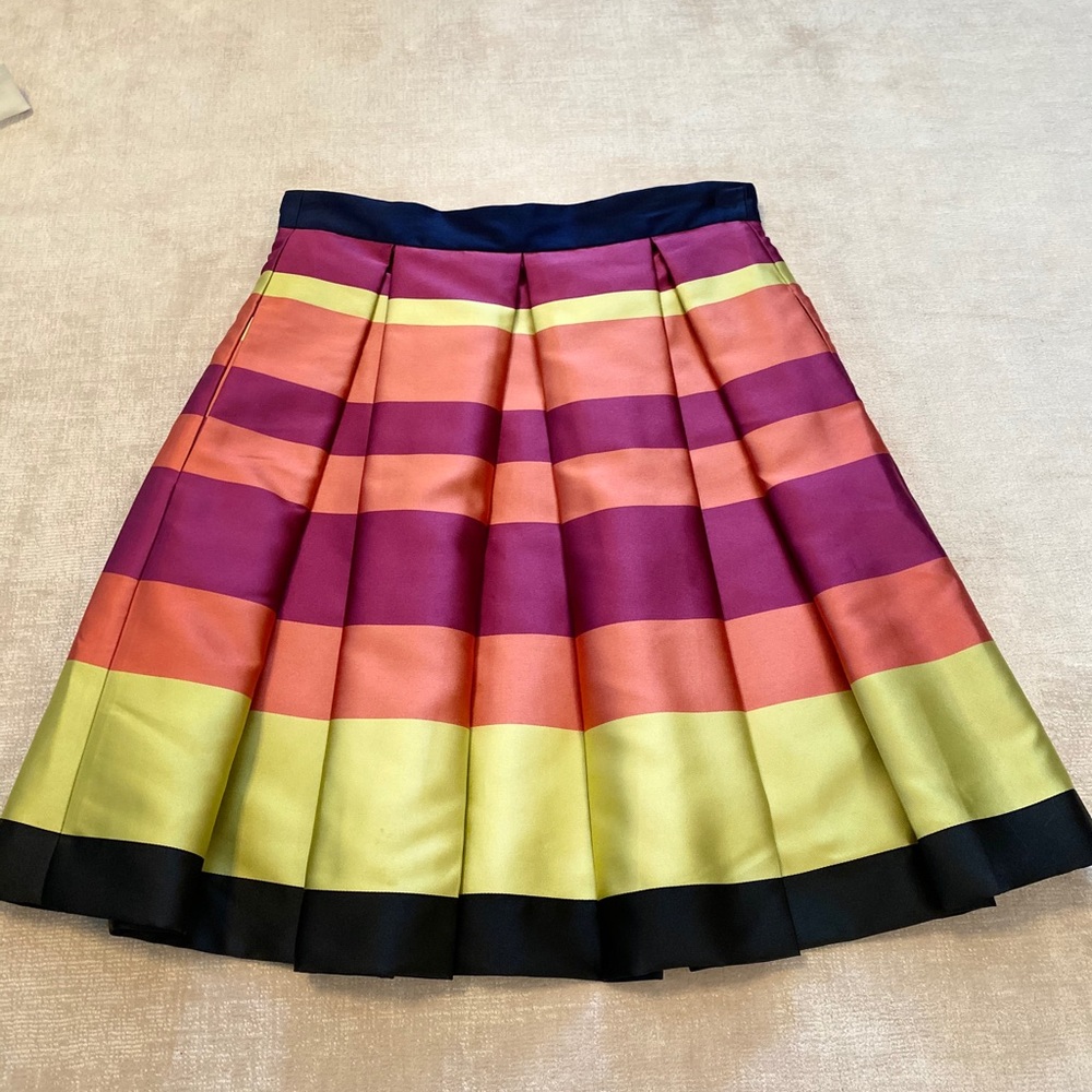 Colorful skirt with pockets